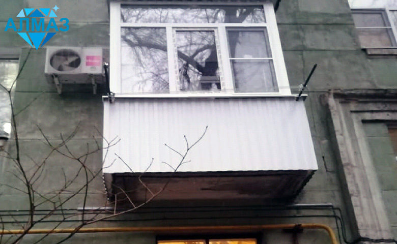 Внешний вид балкона после окончания ремонтных и отделочных работ
